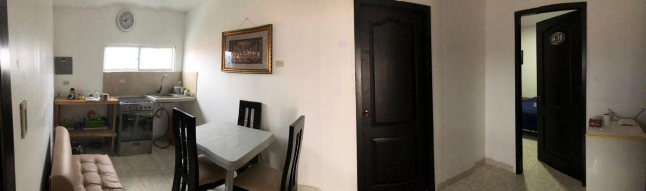 Hostal Playa Imperial マンタ エクステリア 写真